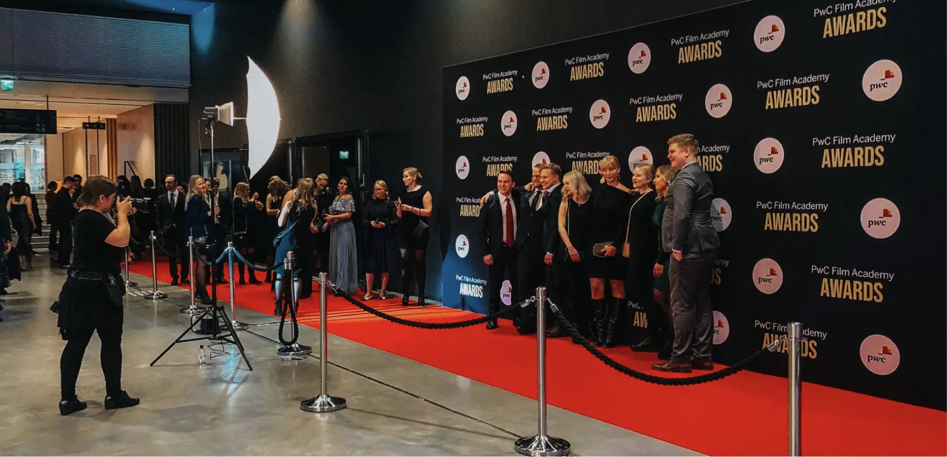 PwC Film Academy Awards -tapahtuman punainen matto Black Box 360:n edustalla