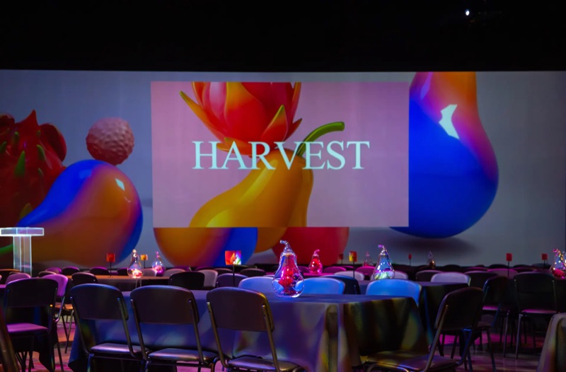 Harvest-teemainen tapahtuma projisoinneilla