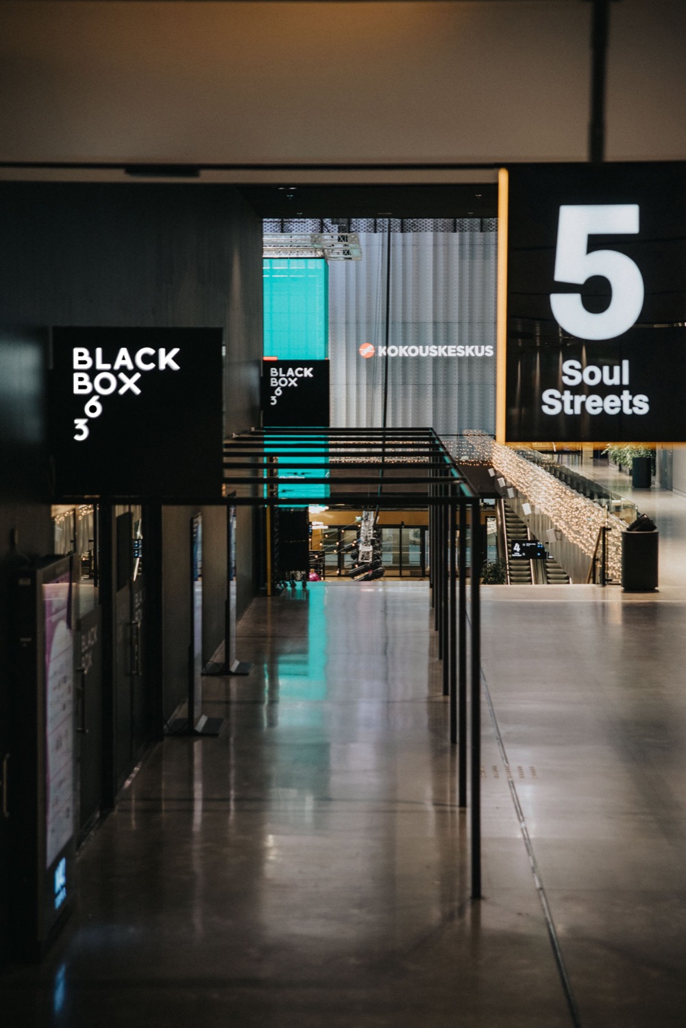Black Box 360 -kyltti Soul Streetsin sisäänkäynnillä, 5. kerros